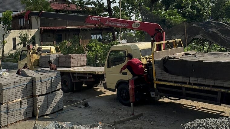 Supplier paving block material Holland K300 ready stock — SolidPaving.id