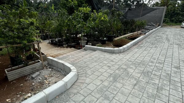 Hunian VIP Kenegaraan Cimanggis Depok — angle alternatif paving ubin K300 6cm