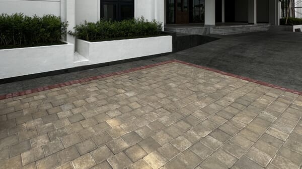 Hunian VIP Kenegaraan Cimanggis Depok — angle detail paving ubin K300 6cm