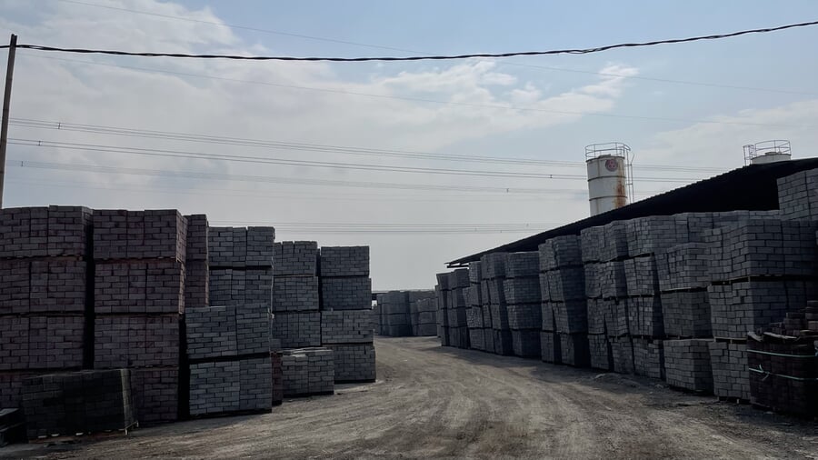 Fasilitas produksi paving block SolidPaving.id