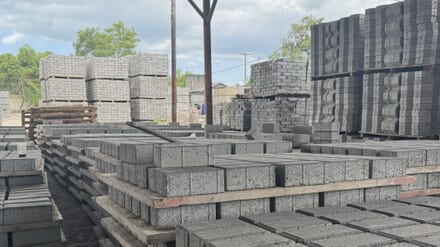 Mesin produksi paving block hidrolik press