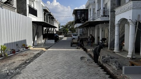 Perumahan Pondok Kacang Tangerang — jalan cluster paving block